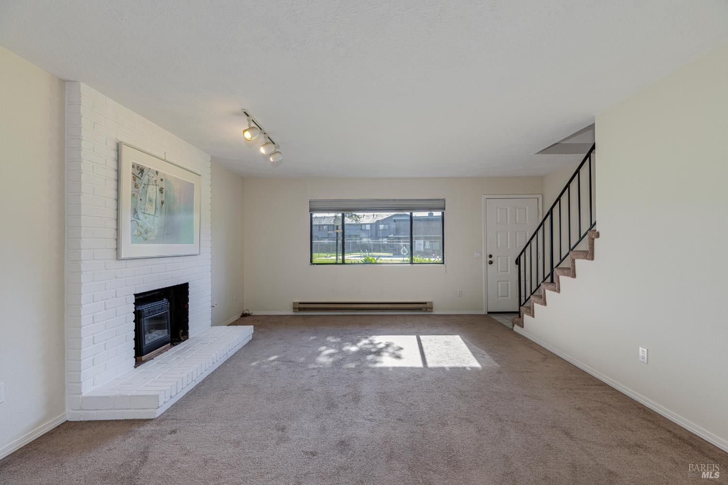 Detail Gallery Image 11 of 46 For 219 College View Dr, Rohnert Park,  CA 94928 - 3 Beds | 1/1 Baths