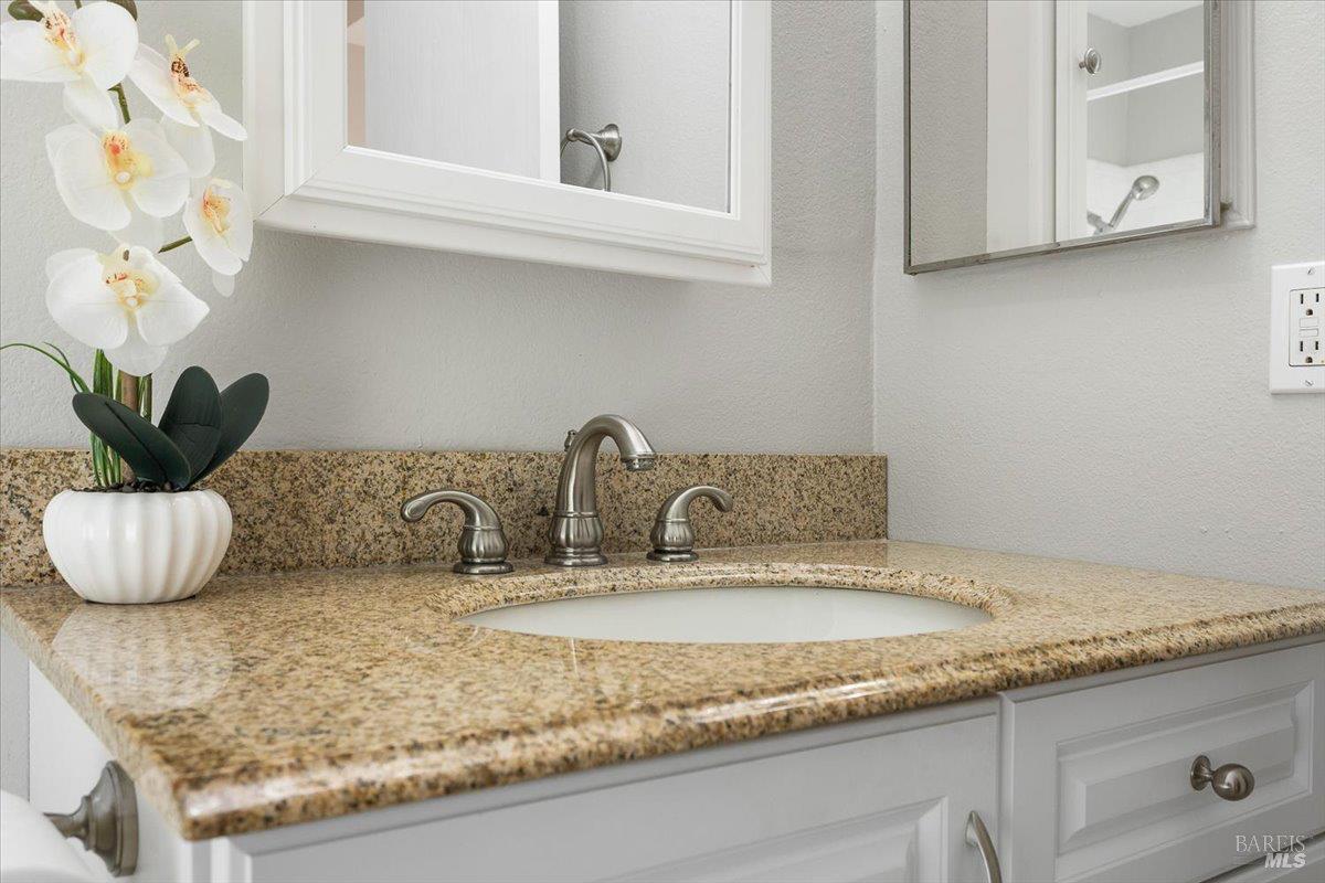 Detail Gallery Image 19 of 32 For 802 Adobe Dr, Santa Rosa,  CA 95404 - 2 Beds | 2 Baths