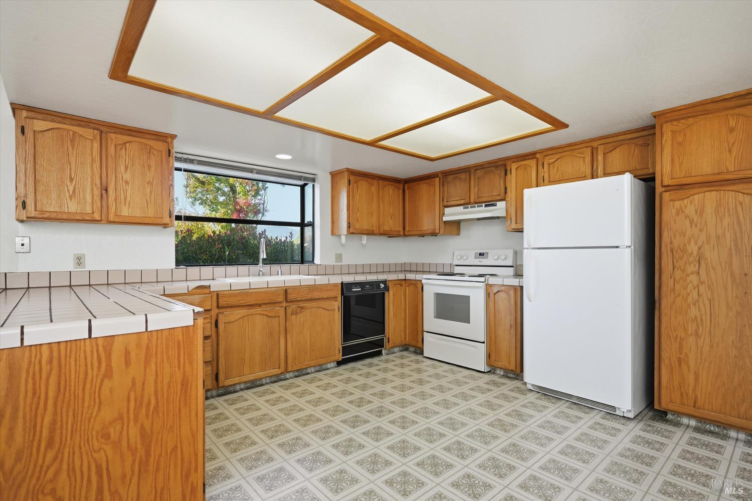 Detail Gallery Image 10 of 26 For 19575 Old Creek Rd, Hidden Valley Lake,  CA 95467 - 3 Beds | 2 Baths