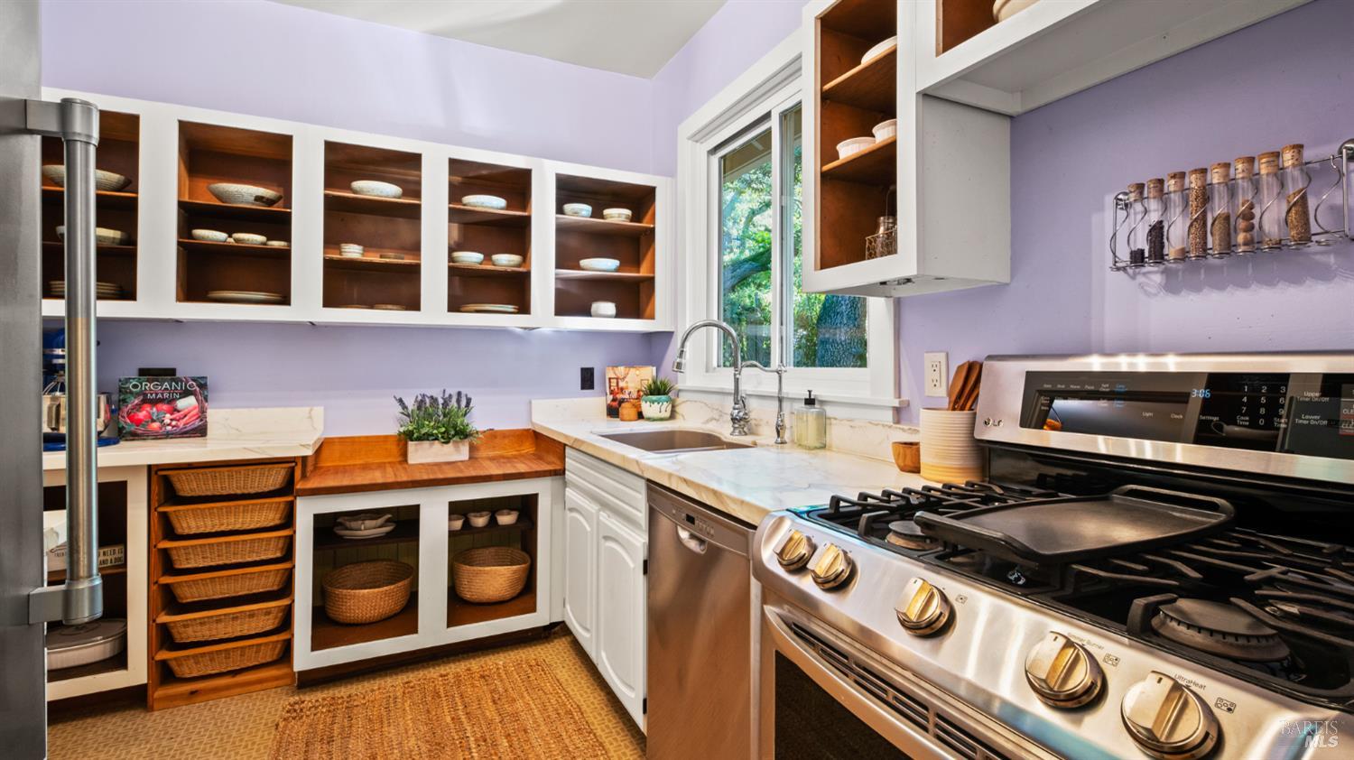 Detail Gallery Image 14 of 77 For 150 Bungalow Ave, San Rafael,  CA 94901 - 4 Beds | 2 Baths