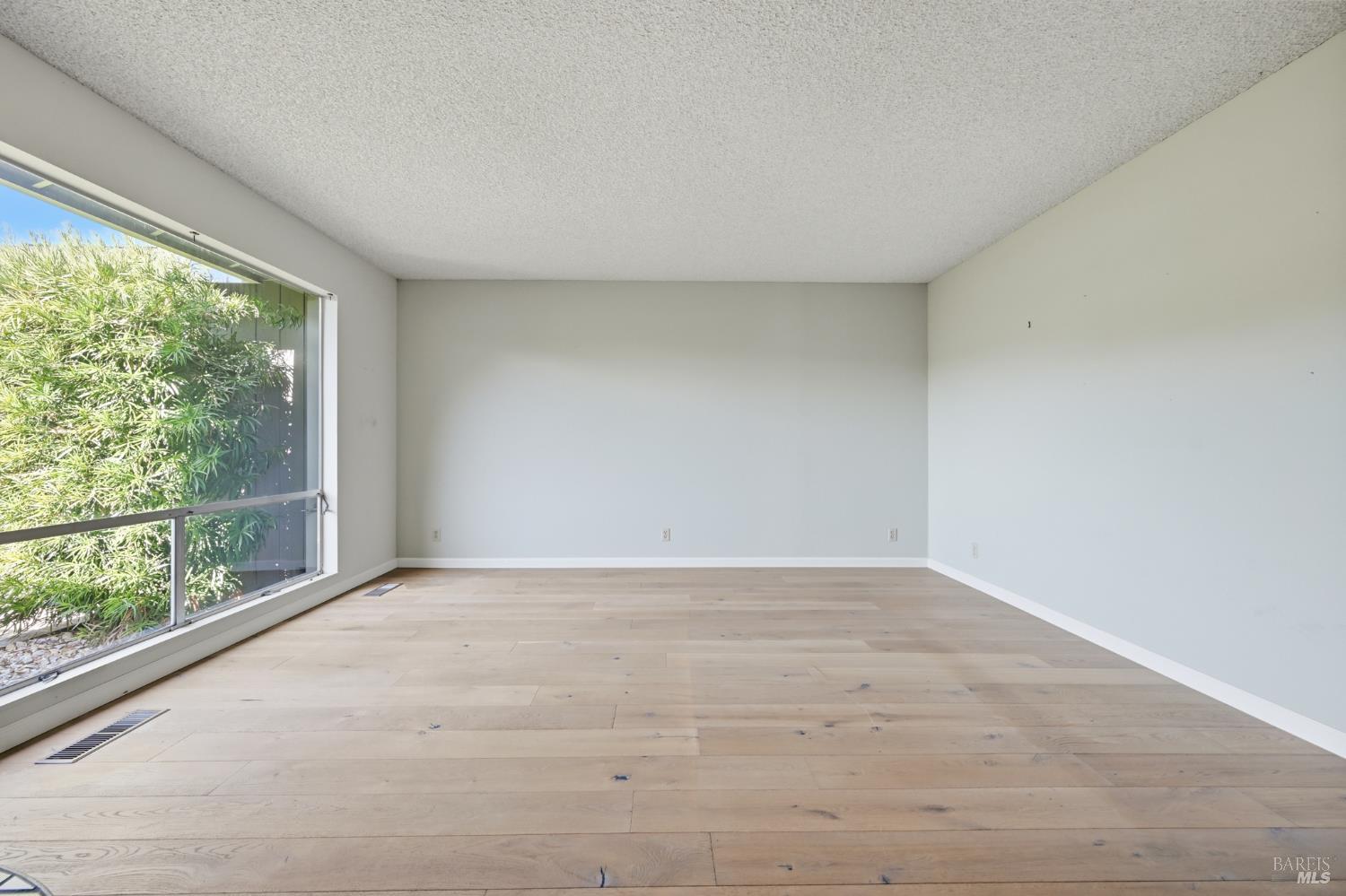 Detail Gallery Image 8 of 48 For 1124 Sunnyslope Dr, Santa Rosa,  CA 95404 - 4 Beds | 2 Baths