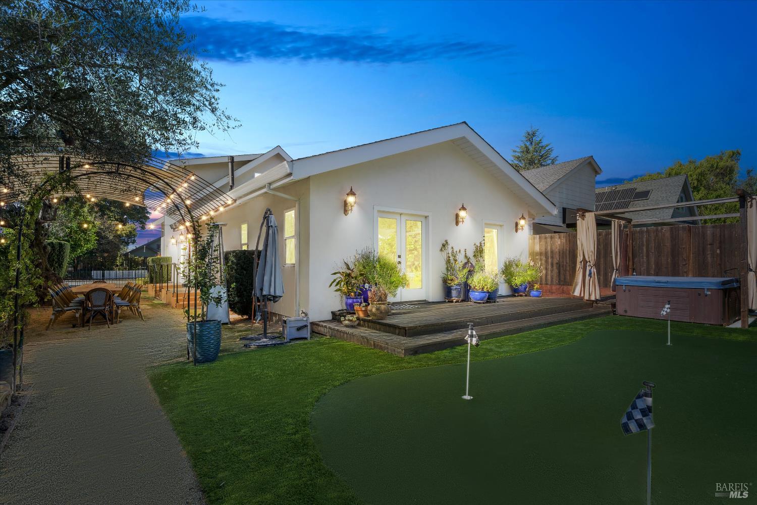 Detail Gallery Image 31 of 41 For 620 Brown St, Healdsburg,  CA 95448 - 4 Beds | 4/1 Baths