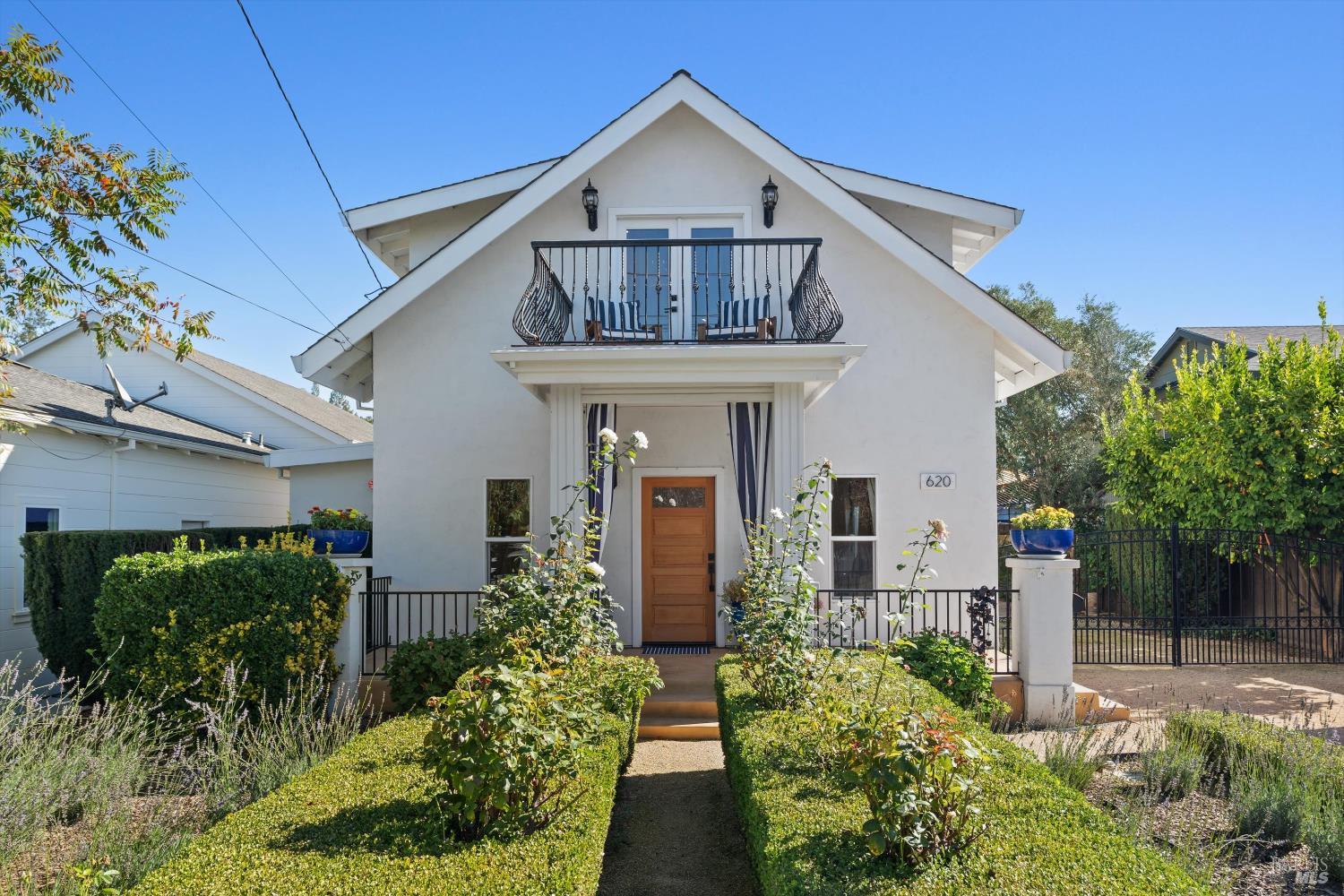 Detail Gallery Image 4 of 41 For 620 Brown St, Healdsburg,  CA 95448 - 4 Beds | 4/1 Baths