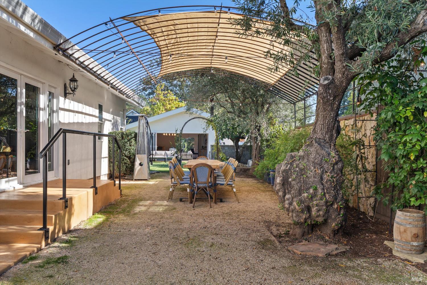 Detail Gallery Image 28 of 41 For 620 Brown St, Healdsburg,  CA 95448 - 4 Beds | 4/1 Baths