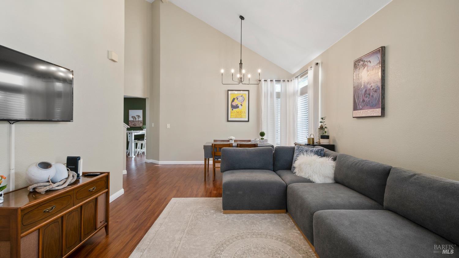 Detail Gallery Image 6 of 36 For 114 Birchwood Ct, Suisun City,  CA 94585 - 3 Beds | 2/1 Baths