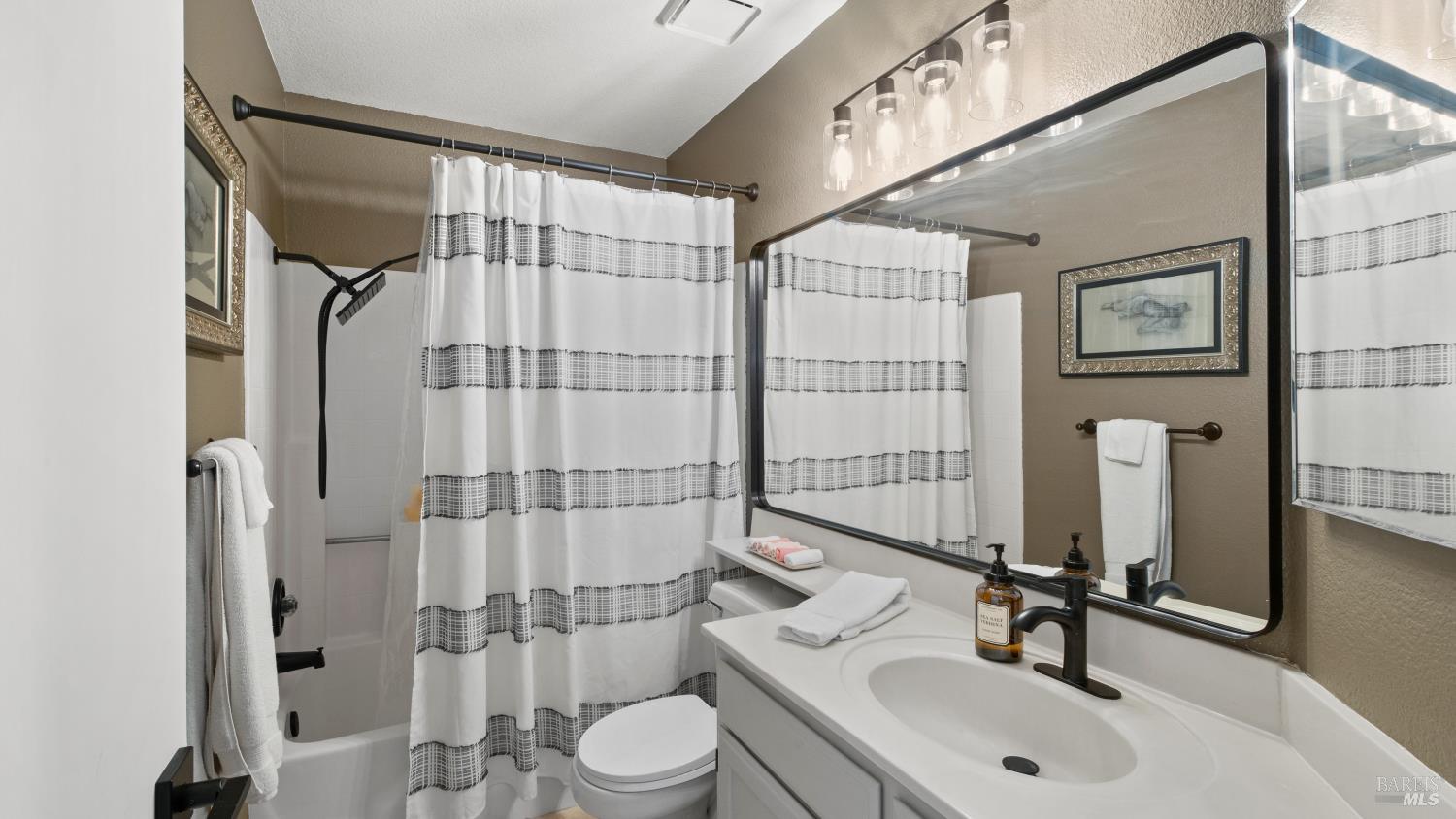 Detail Gallery Image 27 of 36 For 114 Birchwood Ct, Suisun City,  CA 94585 - 3 Beds | 2/1 Baths