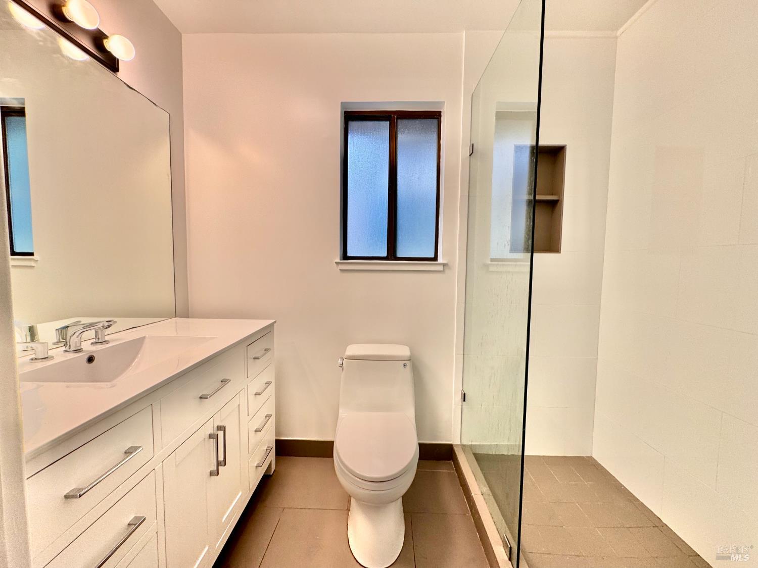 Detail Gallery Image 14 of 22 For 55 Park Rd, Fairfax,  CA 94930 - 11 Beds | 6/2 Baths