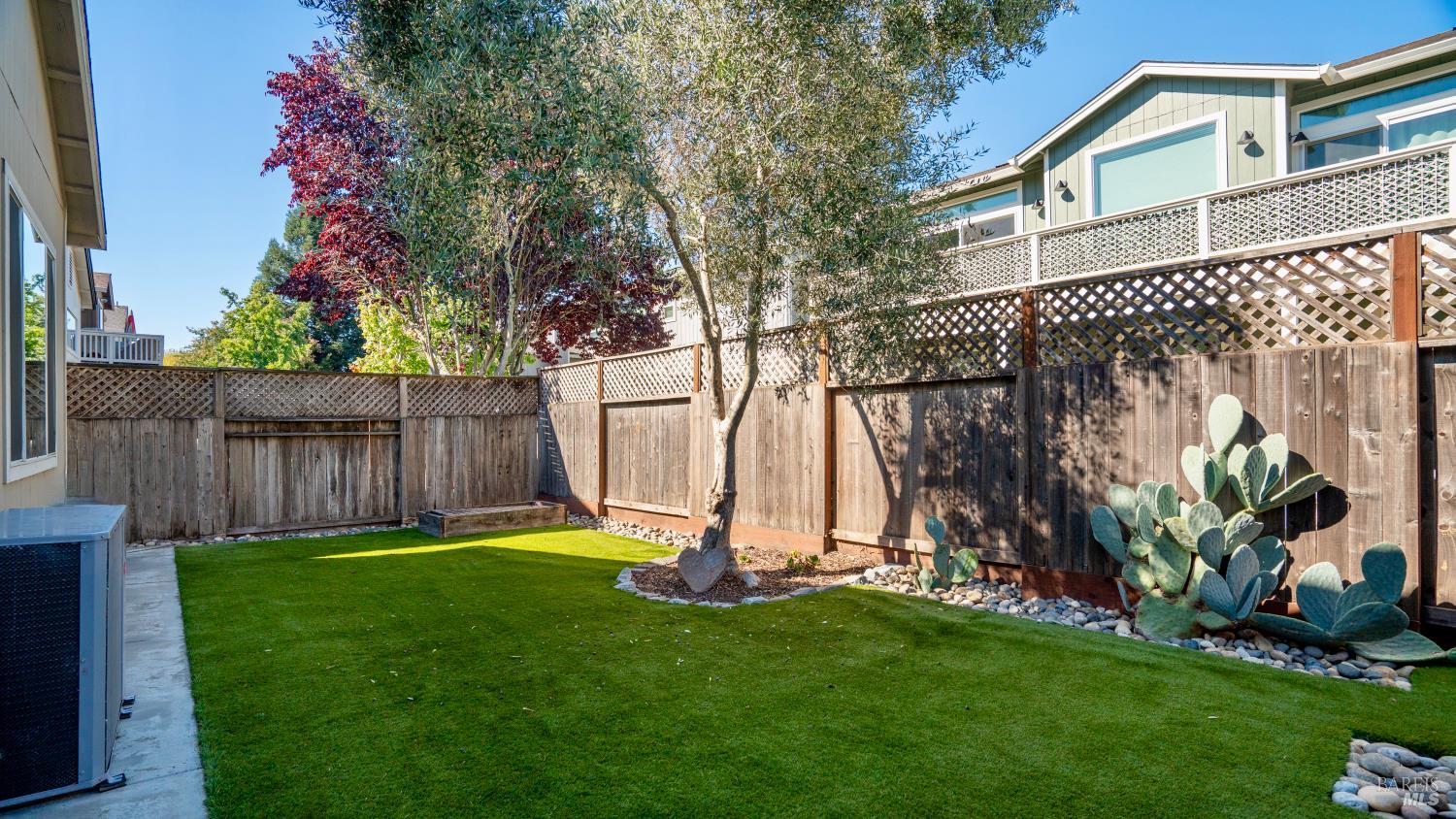 Detail Gallery Image 22 of 30 For 1214 Marque Dr, Rohnert Park,  CA 94928 - 3 Beds | 2 Baths