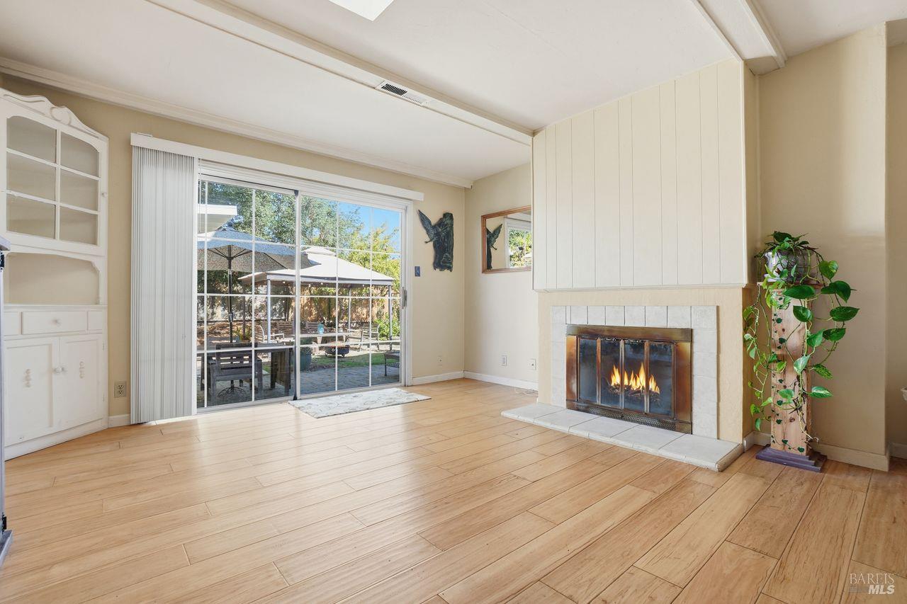 Detail Gallery Image 7 of 45 For 85 San Carlos Way, Novato,  CA 94945 - 4 Beds | 3 Baths