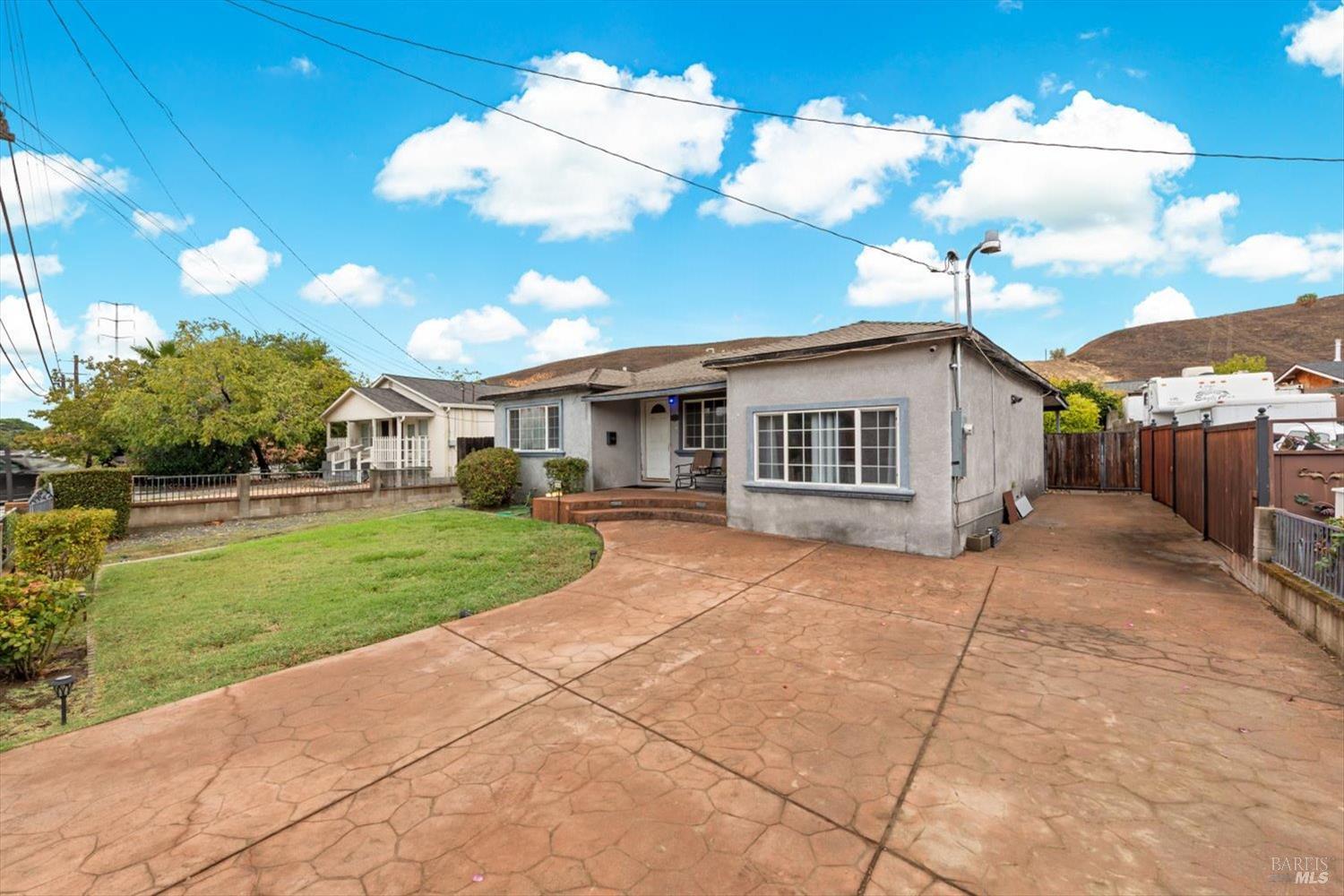 Detail Gallery Image 3 of 22 For 364 Brown St, Vacaville,  CA 95688 - 4 Beds | 2 Baths