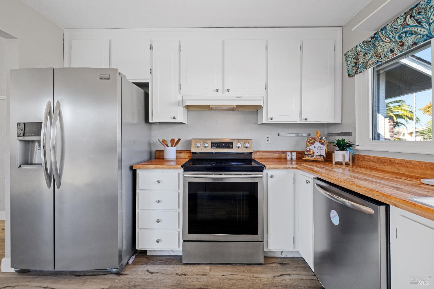 Detail Gallery Image 11 of 27 For 1511 Gladstone Way, Rohnert Park,  CA 94928 - 3 Beds | 2 Baths