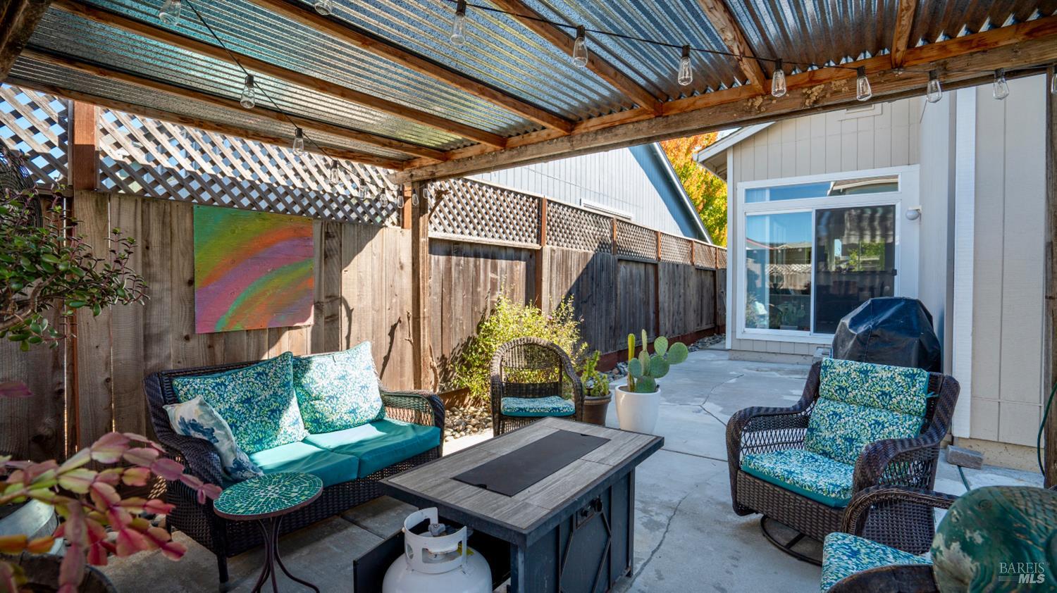 Detail Gallery Image 21 of 30 For 1214 Marque Dr, Rohnert Park,  CA 94928 - 3 Beds | 2 Baths