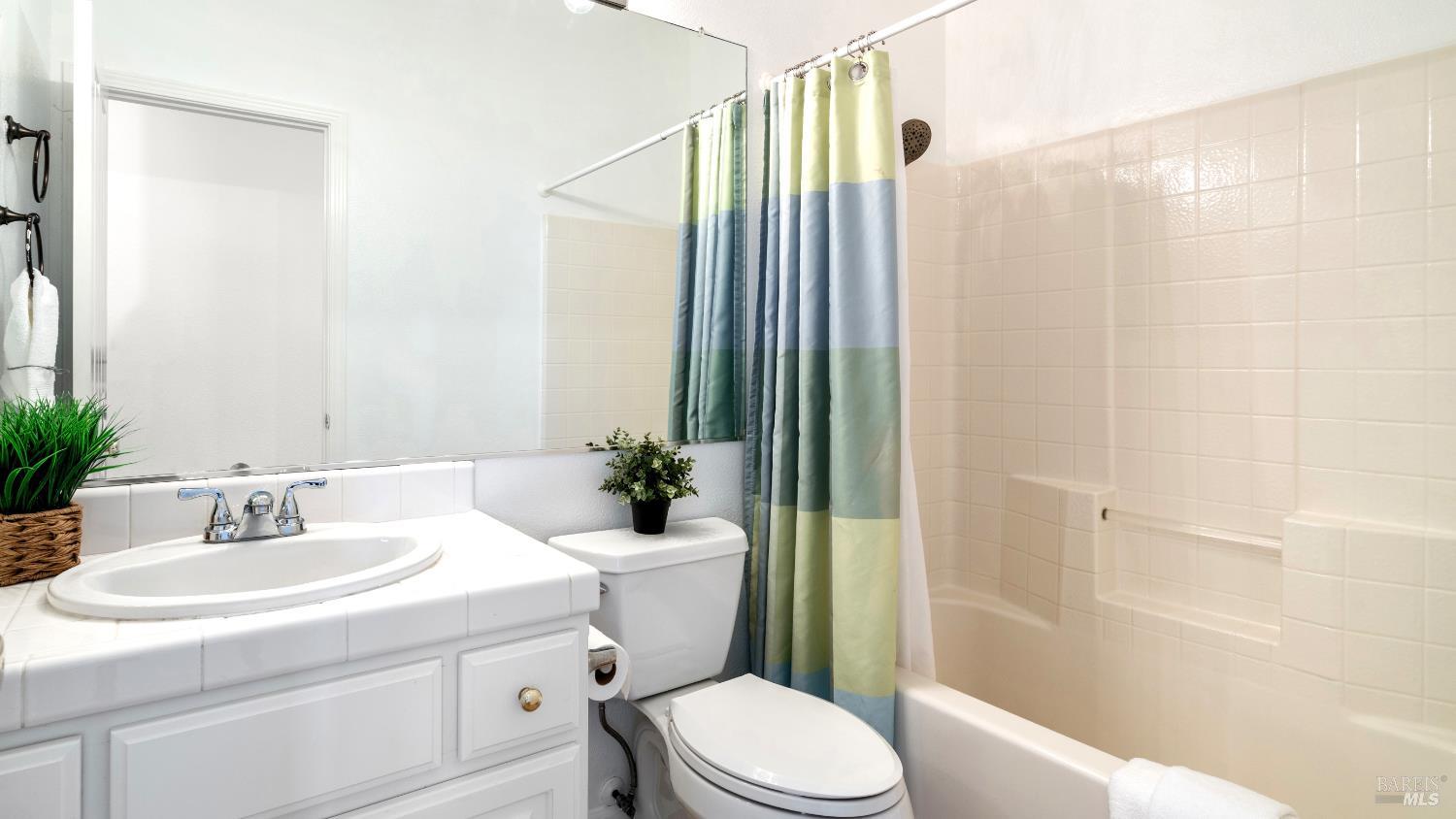 Detail Gallery Image 13 of 30 For 1214 Marque Dr, Rohnert Park,  CA 94928 - 3 Beds | 2 Baths