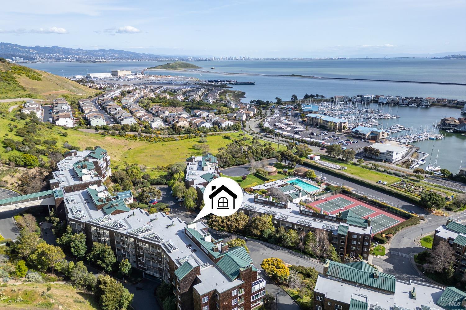 Detail Gallery Image 5 of 28 For 1201 Brickyard Way #205,  Richmond,  CA 94801 - 1 Beds | 1 Baths