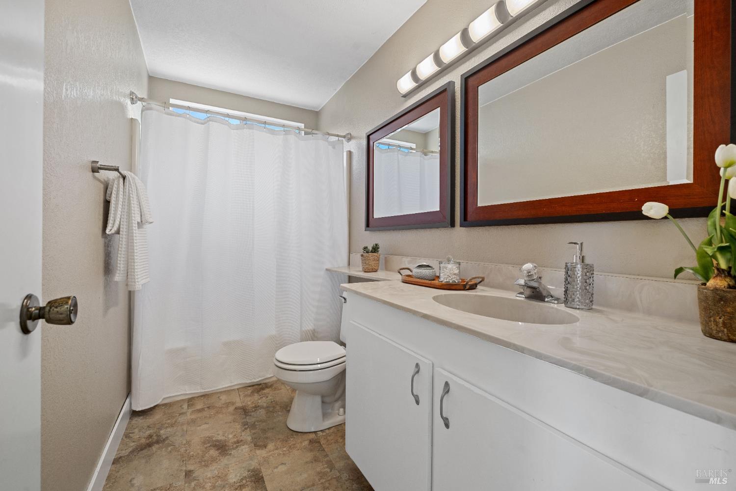 Detail Gallery Image 18 of 27 For 1511 Gladstone Way, Rohnert Park,  CA 94928 - 3 Beds | 2 Baths