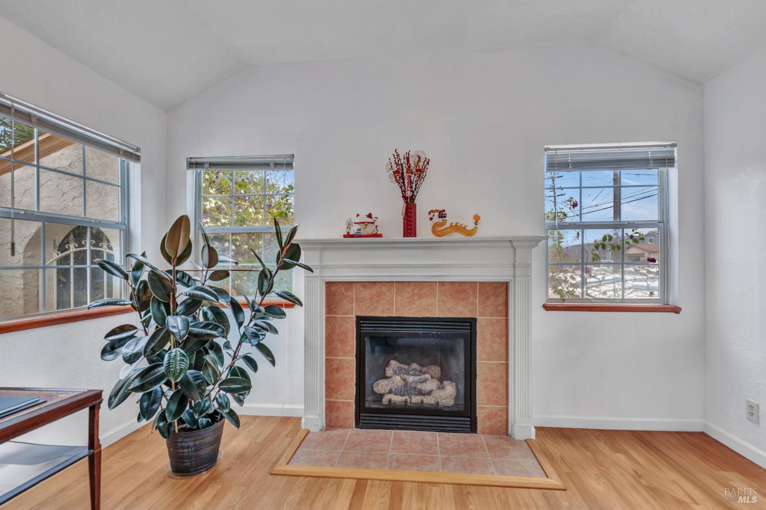 Detail Gallery Image 6 of 24 For 129 S 35th St, Richmond,  CA 94804 - 3 Beds | 1/1 Baths