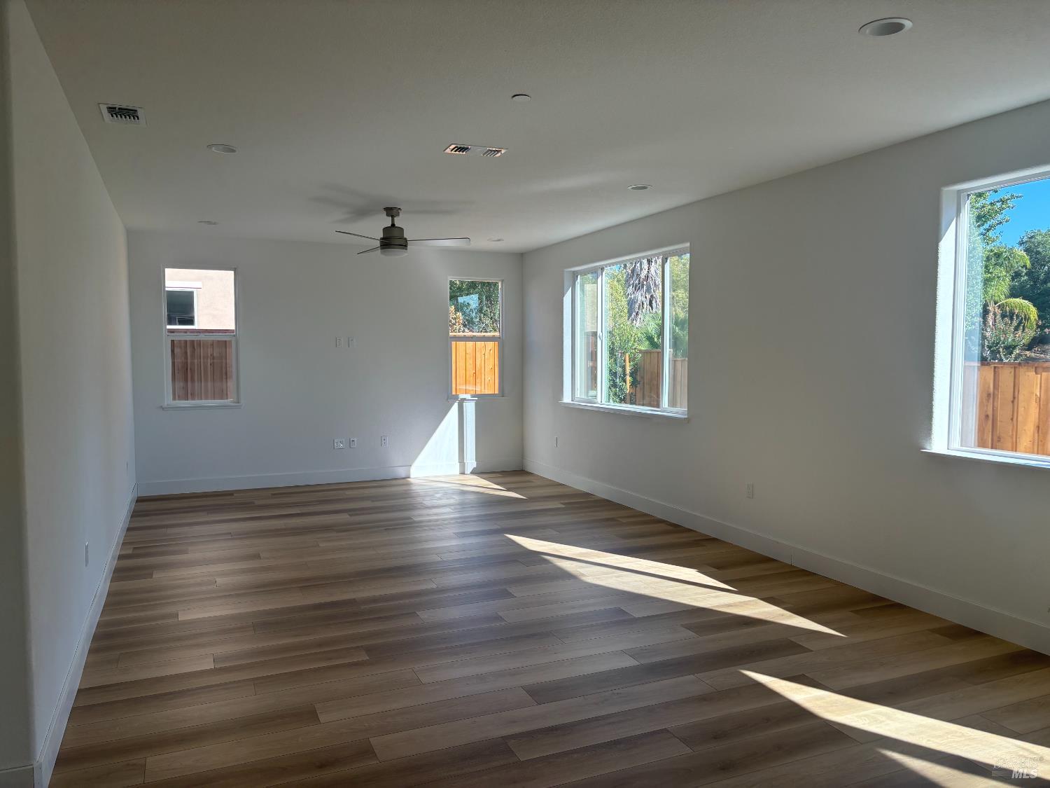 Detail Gallery Image 4 of 6 For 242 Echols Dr, Martinez,  CA 94553 - 3 Beds | 2/1 Baths