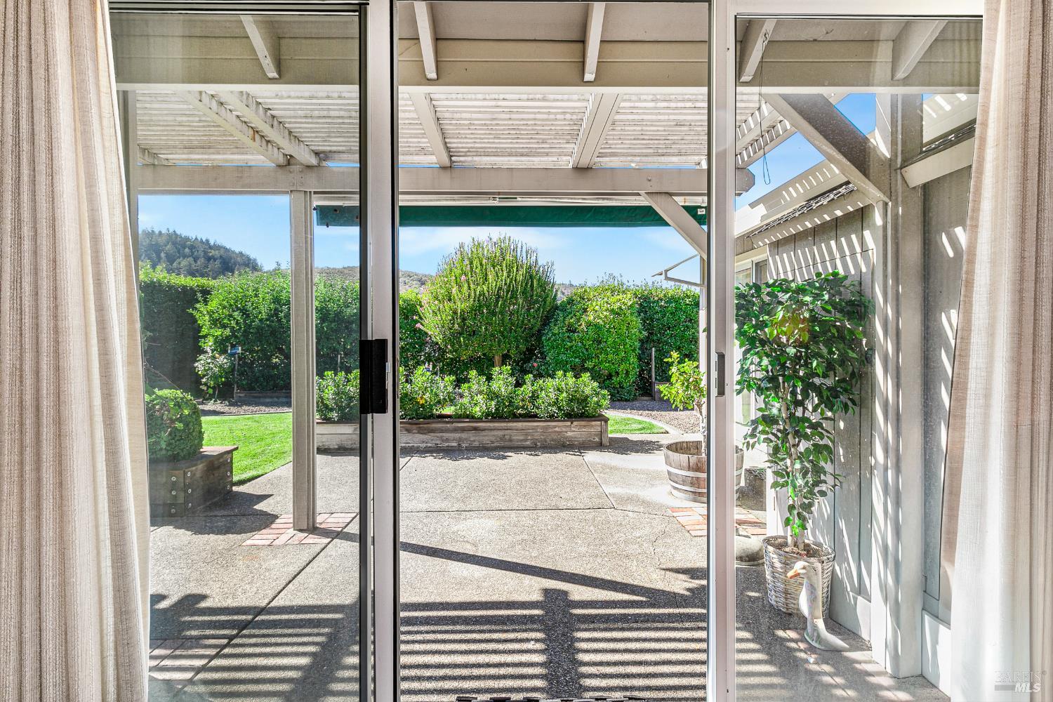 Detail Gallery Image 11 of 56 For 240 Silver Creek Cir, Santa Rosa,  CA 95409 - 3 Beds | 2 Baths