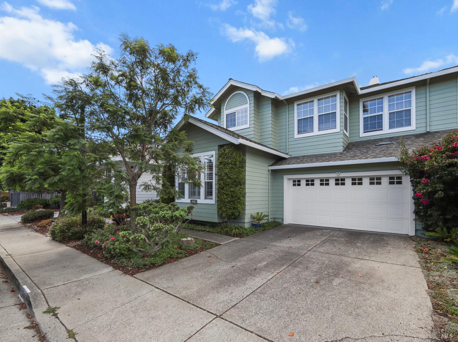 Detail Gallery Image 2 of 40 For 124 Baypoint Dr, San Rafael,  CA 94901 - 4 Beds | 2/1 Baths