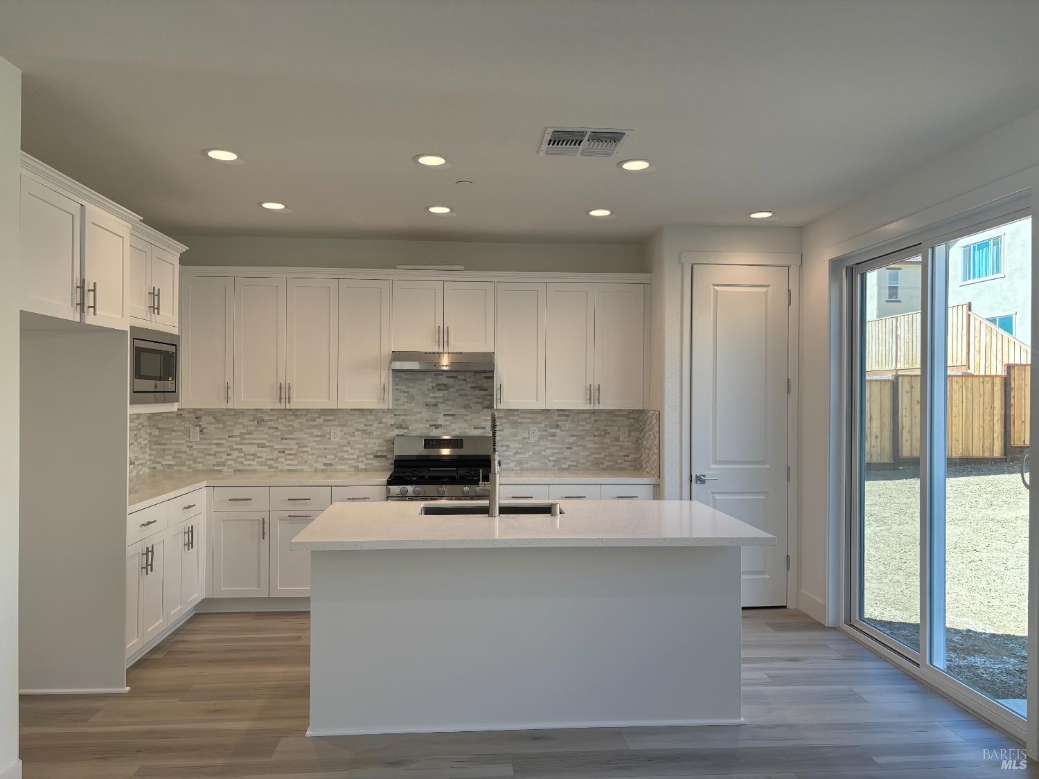 Detail Gallery Image 2 of 5 For 223 Echols Dr, Martinez,  CA 94553 - 3 Beds | 2/1 Baths