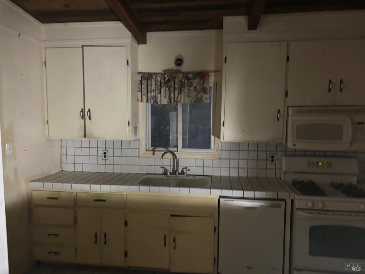 Detail Gallery Image 49 of 77 For 11 Huckleberry Hts, Cazadero,  CA 95421 - 2 Beds | 3 Baths