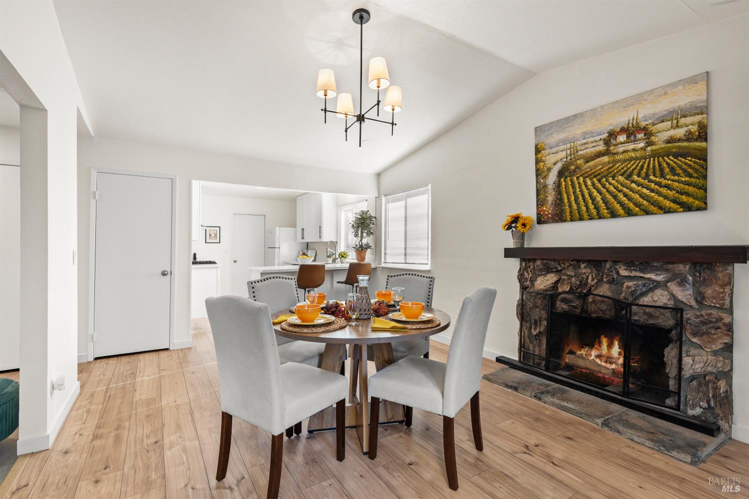 Detail Gallery Image 14 of 35 For 4127 Siskiyou Ave, Santa Rosa,  CA 95405 - 3 Beds | 2 Baths