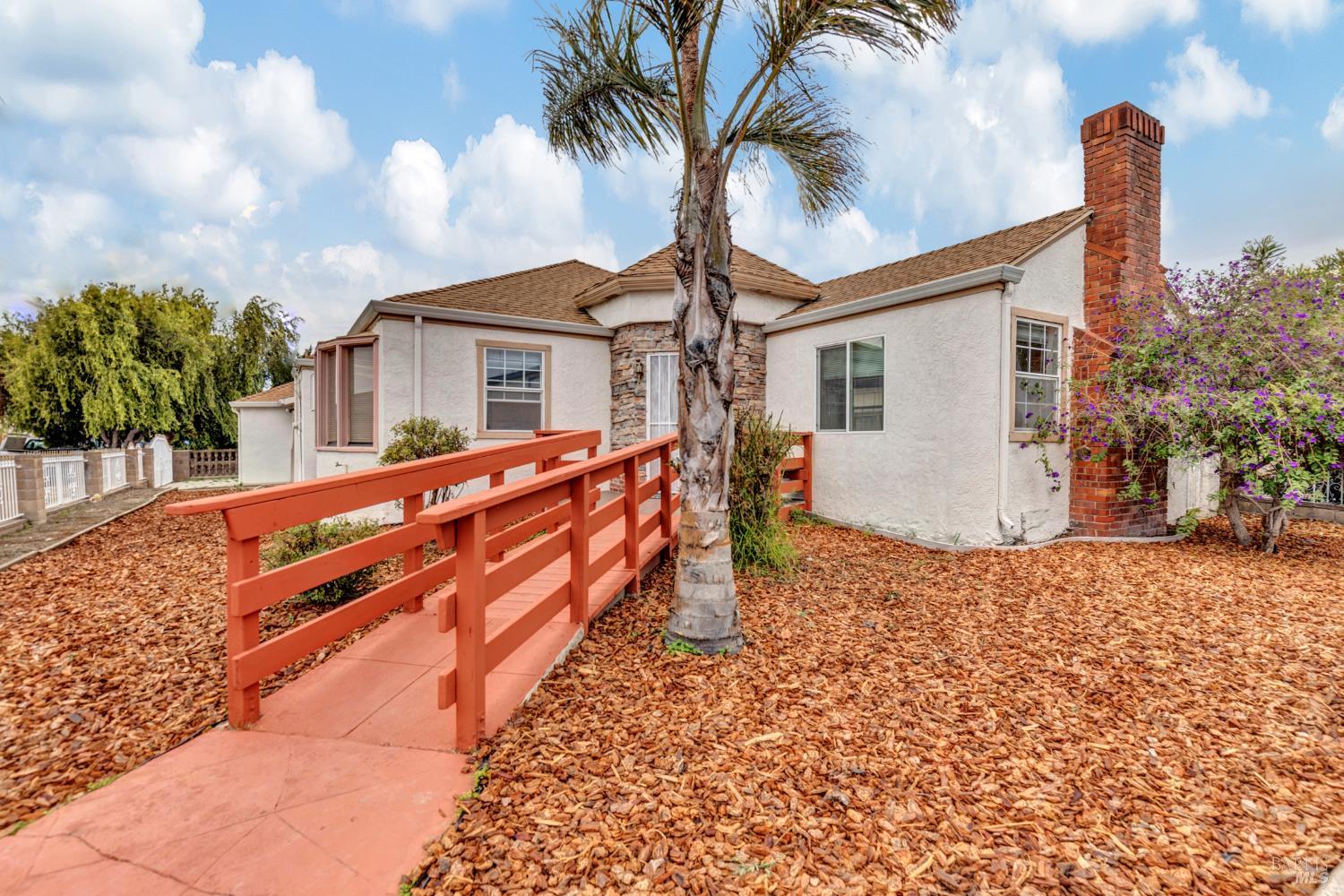 Detail Gallery Image 2 of 24 For 129 S 35th St, Richmond,  CA 94804 - 3 Beds | 1/1 Baths