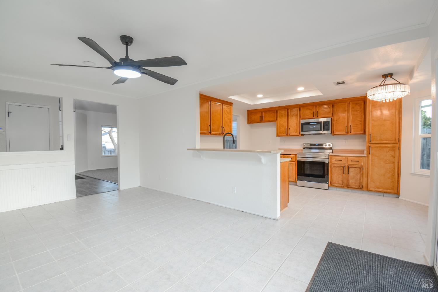 Detail Gallery Image 10 of 38 For 1314 Lois Ln, Suisun City,  CA 94585 - 4 Beds | 2 Baths