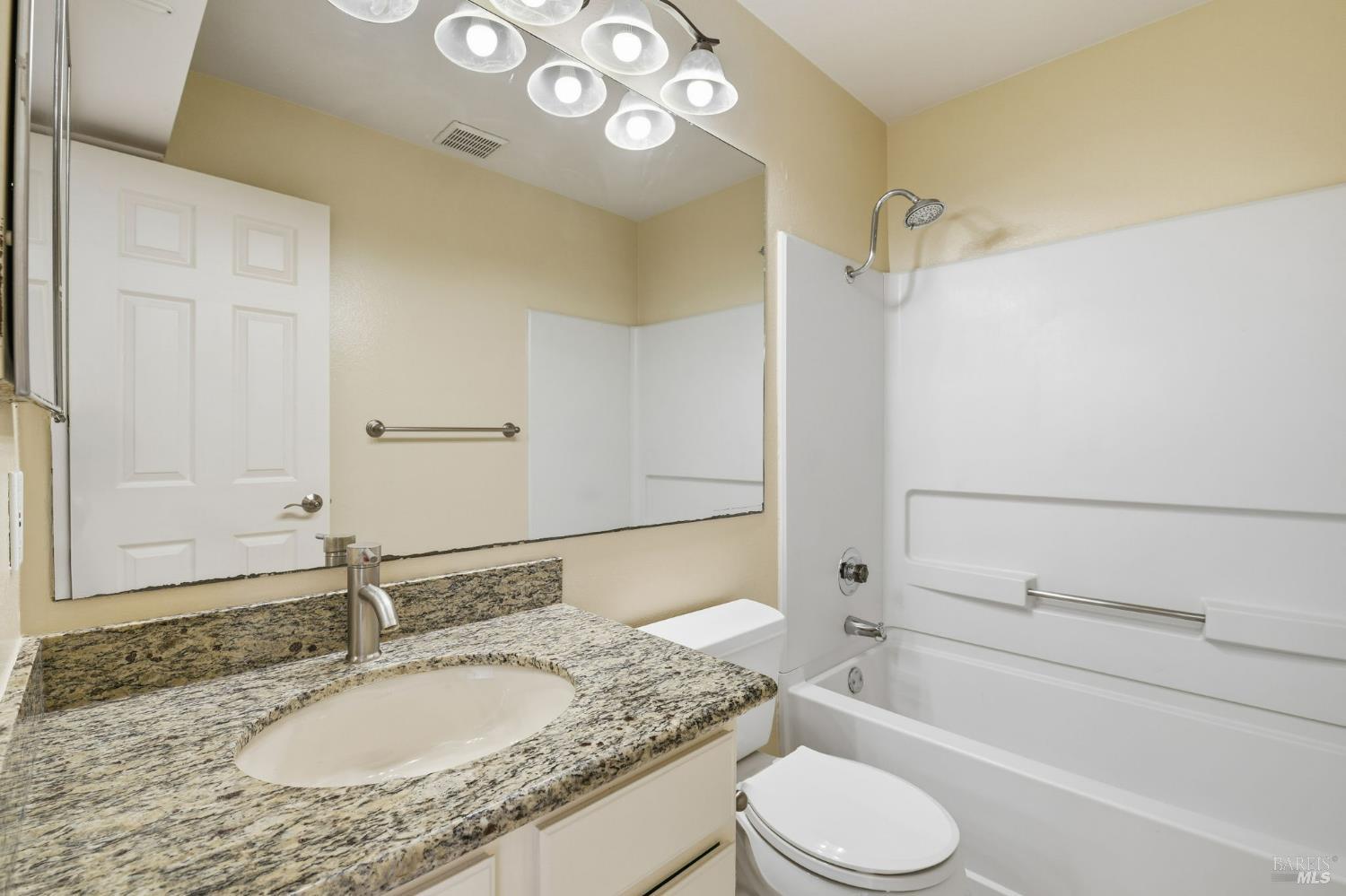 Detail Gallery Image 19 of 27 For 4632 Melody Dr #E,  Concord,  CA 94521 - 2 Beds | 2 Baths