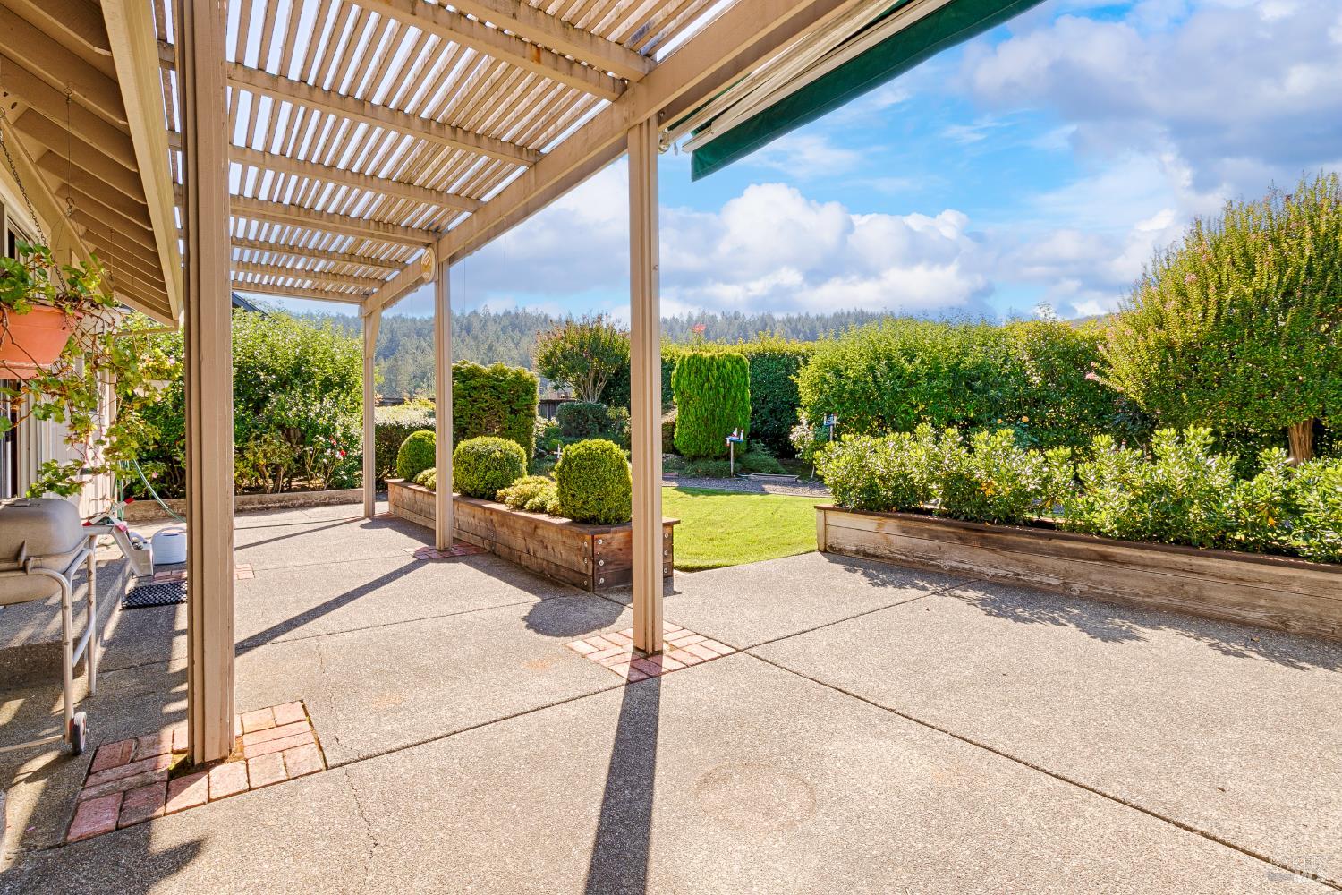 Detail Gallery Image 42 of 56 For 240 Silver Creek Cir, Santa Rosa,  CA 95409 - 3 Beds | 2 Baths