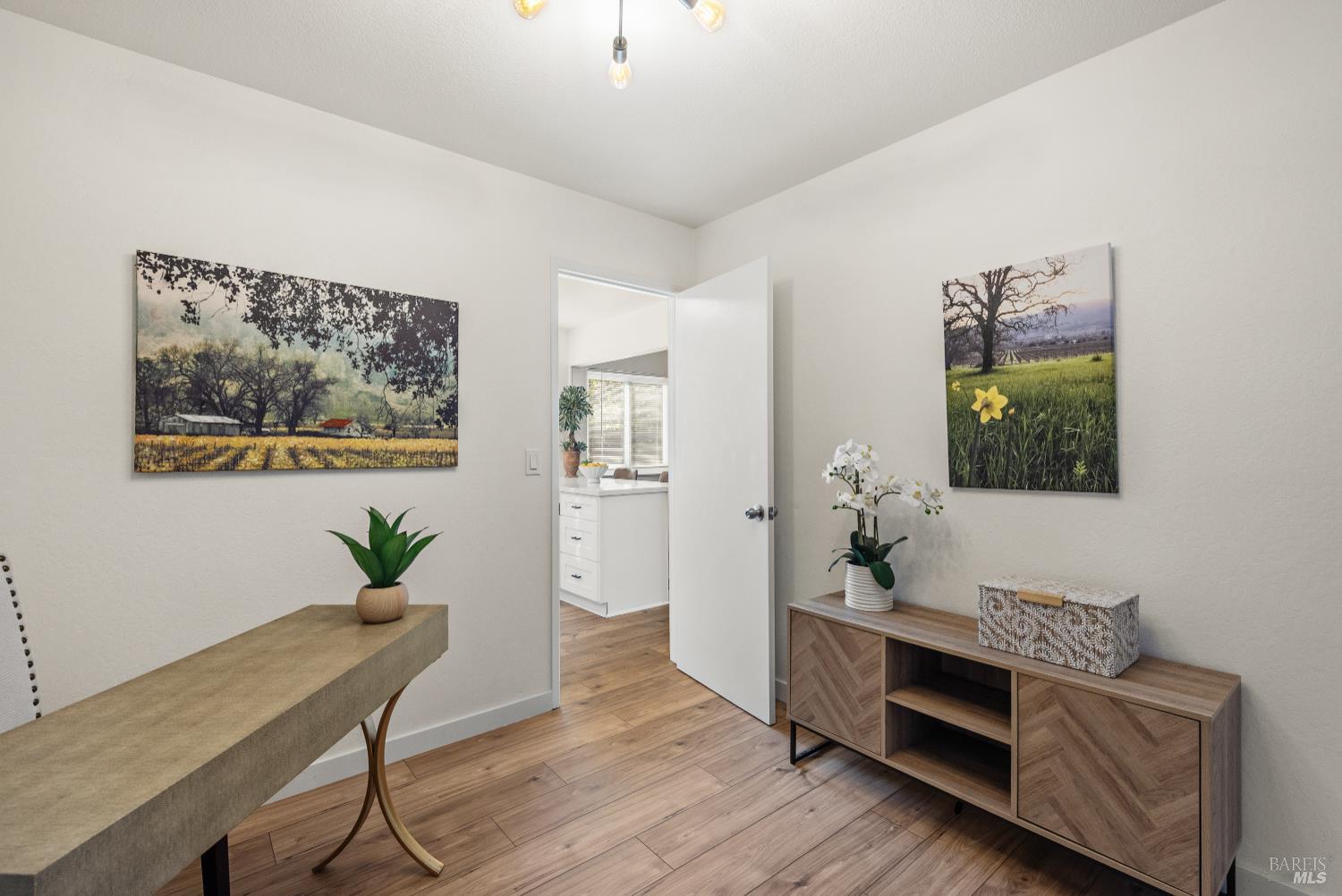 Detail Gallery Image 8 of 35 For 4127 Siskiyou Ave, Santa Rosa,  CA 95405 - 3 Beds | 2 Baths