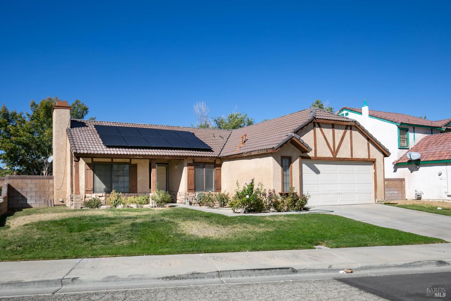 Detail Gallery Image 2 of 20 For 44609 Grove Ln, Lancaster,  CA 93534 - 3 Beds | 2 Baths