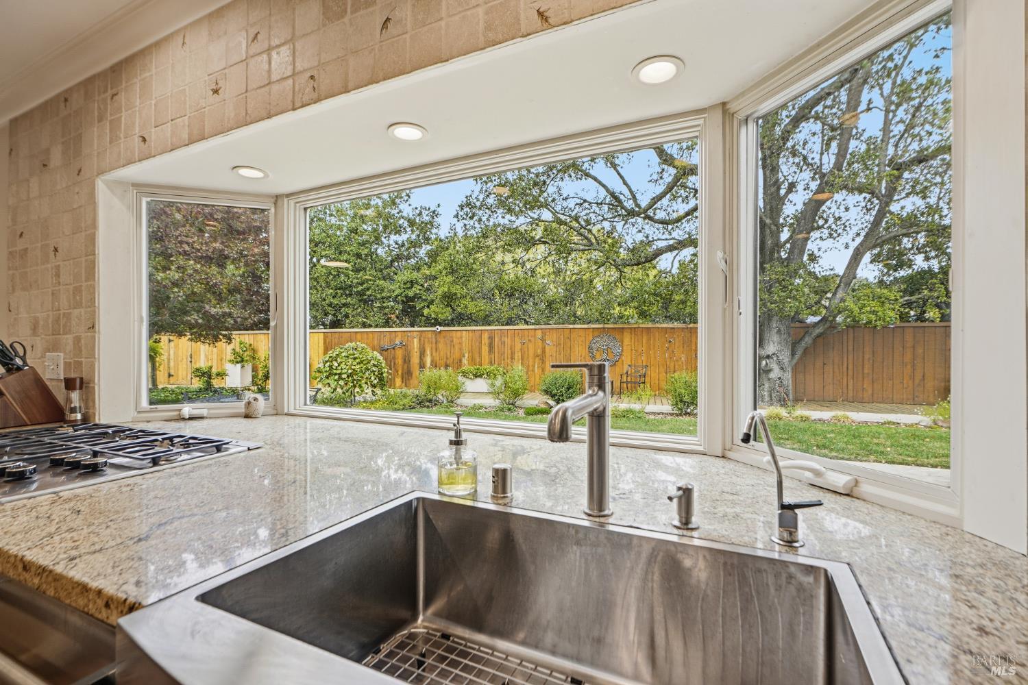Detail Gallery Image 9 of 40 For 26 Brassie Ct, Novato,  CA 94949 - 5 Beds | 3/1 Baths