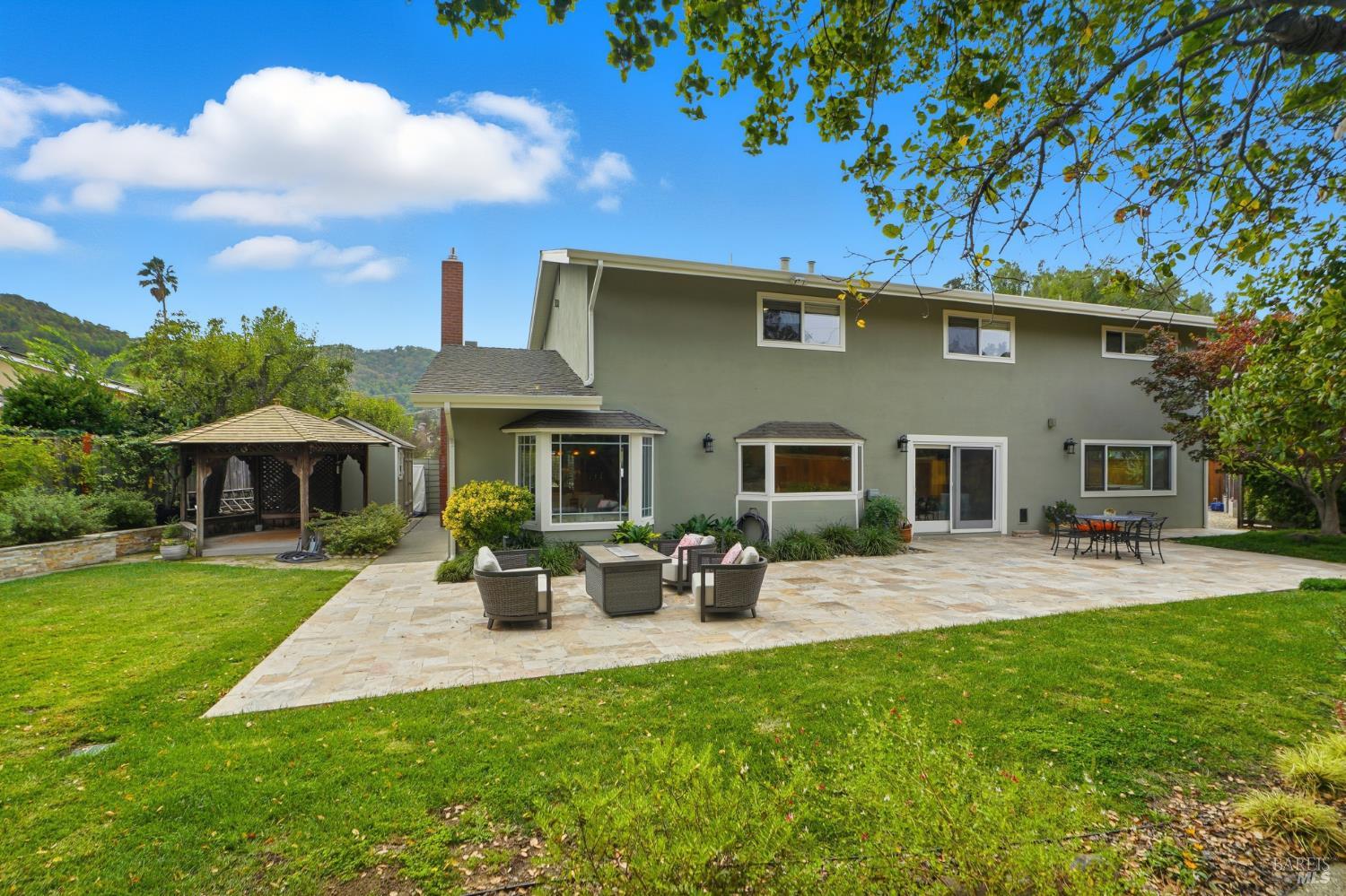 Detail Gallery Image 14 of 40 For 26 Brassie Ct, Novato,  CA 94949 - 5 Beds | 3/1 Baths