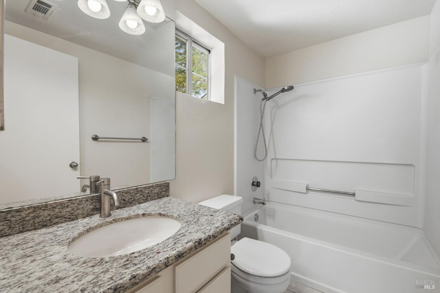 Detail Gallery Image 20 of 27 For 4632 Melody Dr #E,  Concord,  CA 94521 - 2 Beds | 2 Baths