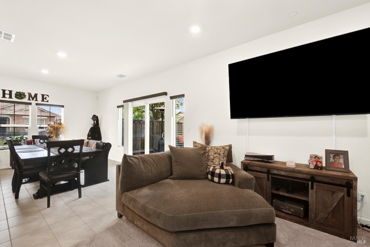 Detail Gallery Image 13 of 46 For 1100 Davidson Ct, Dixon,  CA 95620 - 4 Beds | 3 Baths