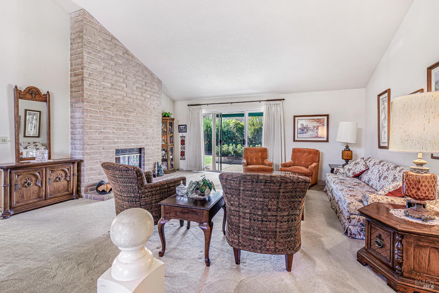 Detail Gallery Image 6 of 56 For 240 Silver Creek Cir, Santa Rosa,  CA 95409 - 3 Beds | 2 Baths