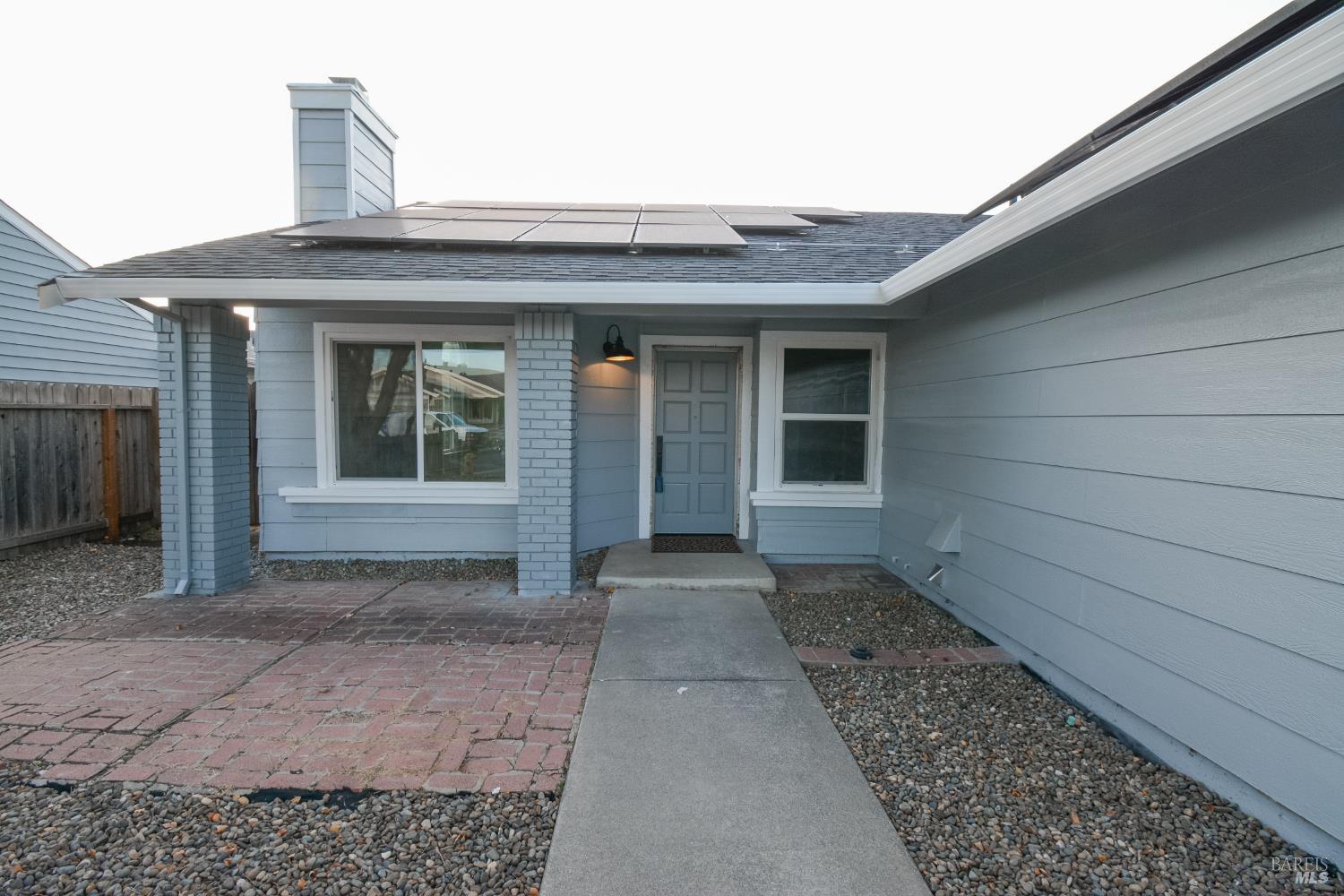 Detail Gallery Image 2 of 38 For 1314 Lois Ln, Suisun City,  CA 94585 - 4 Beds | 2 Baths