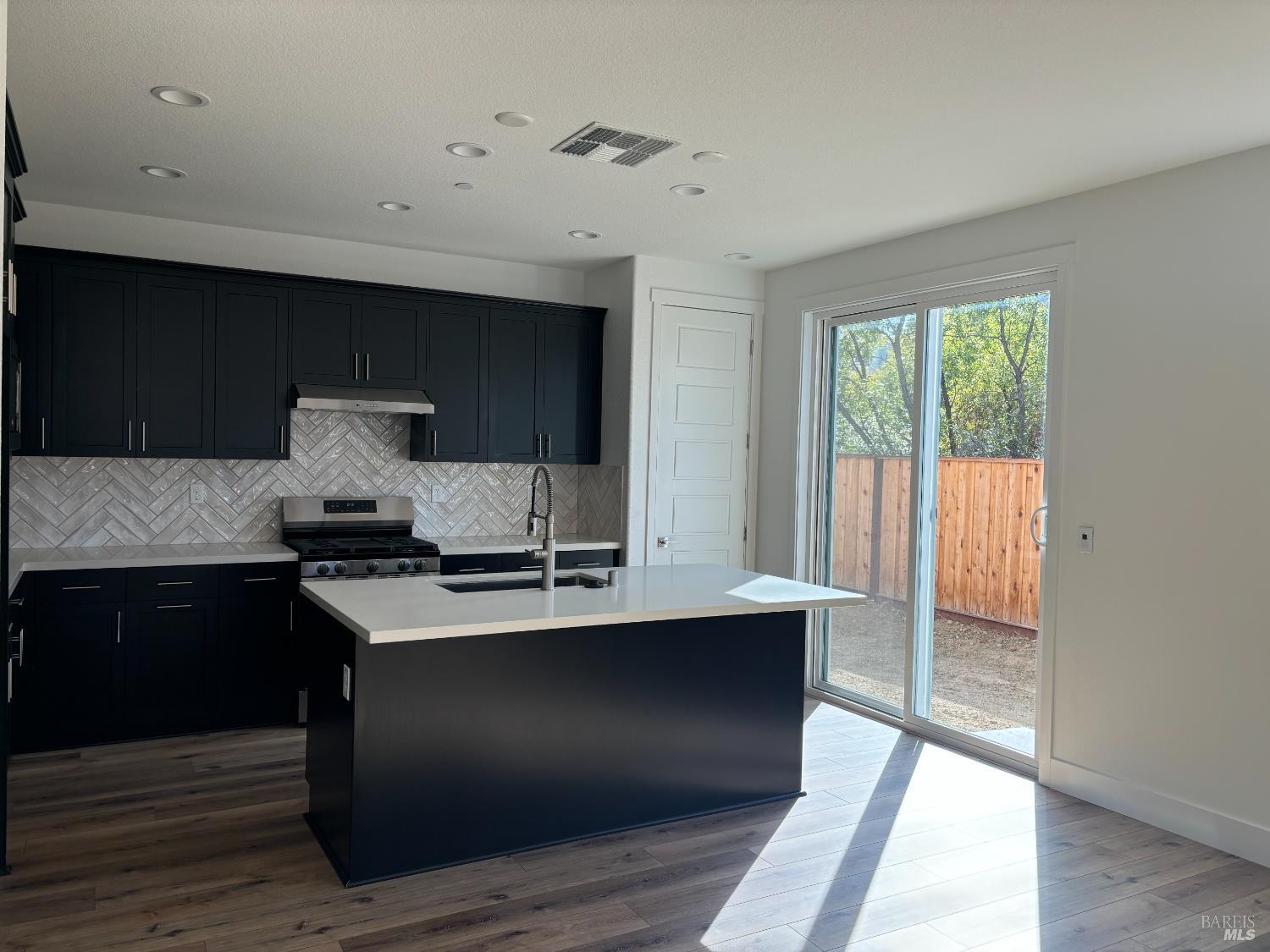 Detail Gallery Image 3 of 5 For 246 Echols Dr, Martinez,  CA 94553 - 3 Beds | 2/1 Baths