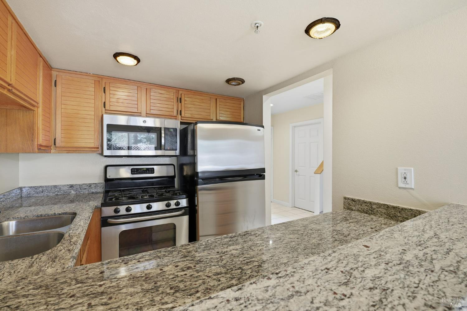 Detail Gallery Image 6 of 27 For 4632 Melody Dr #E,  Concord,  CA 94521 - 2 Beds | 2 Baths
