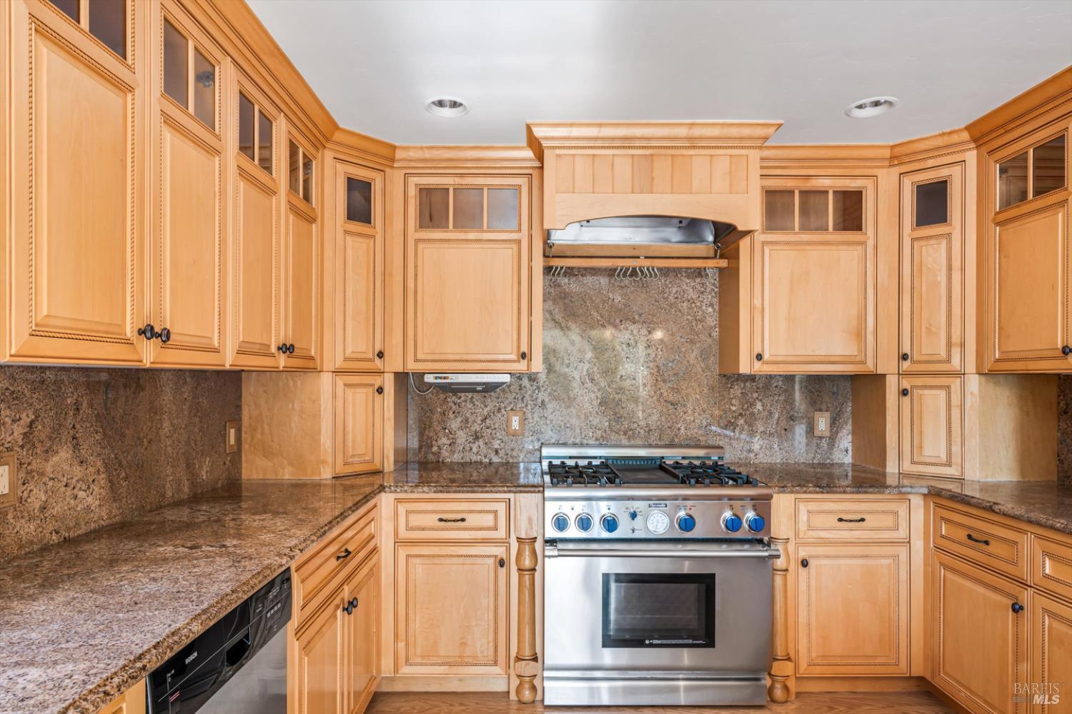 Detail Gallery Image 13 of 30 For 811 D St, Petaluma,  CA 94952 - 4 Beds | 3 Baths