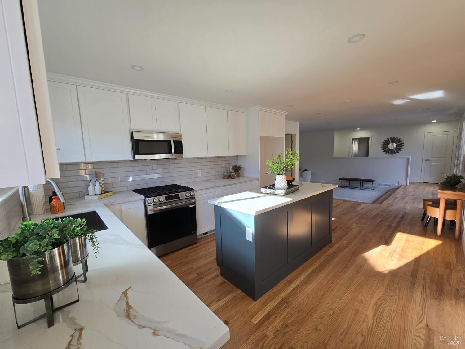 Detail Gallery Image 14 of 31 For 19 Unionstone Dr, San Rafael,  CA 94903 - 3 Beds | 2 Baths