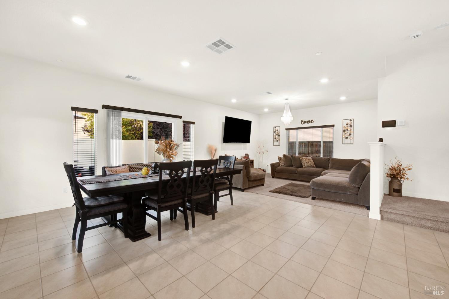 Detail Gallery Image 12 of 46 For 1100 Davidson Ct, Dixon,  CA 95620 - 4 Beds | 3 Baths