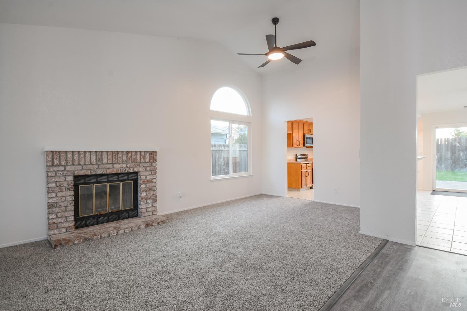 Detail Gallery Image 3 of 38 For 1314 Lois Ln, Suisun City,  CA 94585 - 4 Beds | 2 Baths