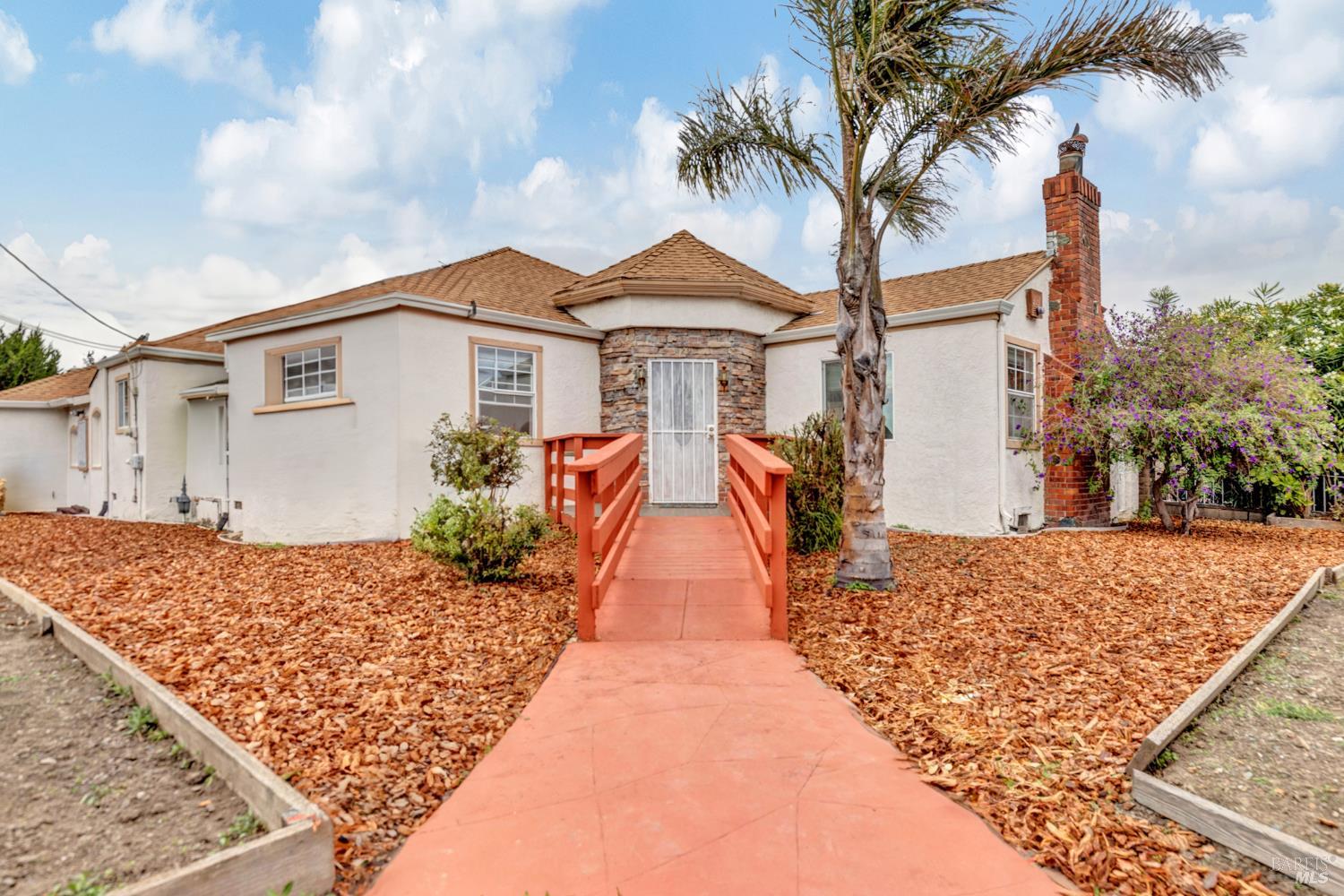 Detail Gallery Image 3 of 24 For 129 S 35th St, Richmond,  CA 94804 - 3 Beds | 1/1 Baths