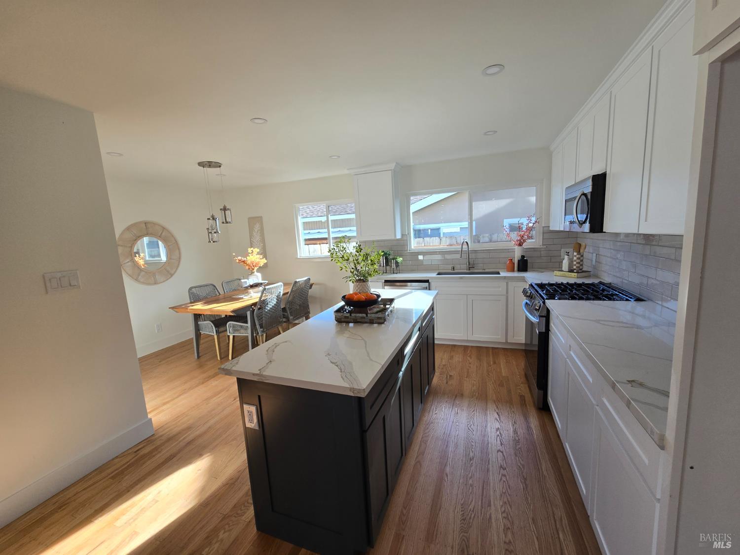 Detail Gallery Image 13 of 31 For 19 Unionstone Dr, San Rafael,  CA 94903 - 3 Beds | 2 Baths