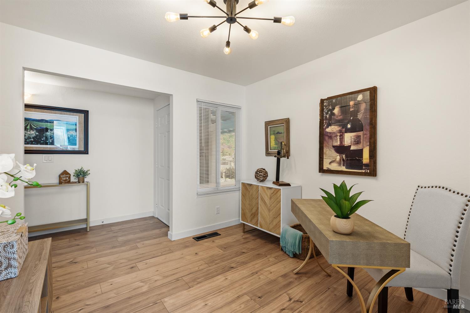 Detail Gallery Image 5 of 35 For 4127 Siskiyou Ave, Santa Rosa,  CA 95405 - 3 Beds | 2 Baths