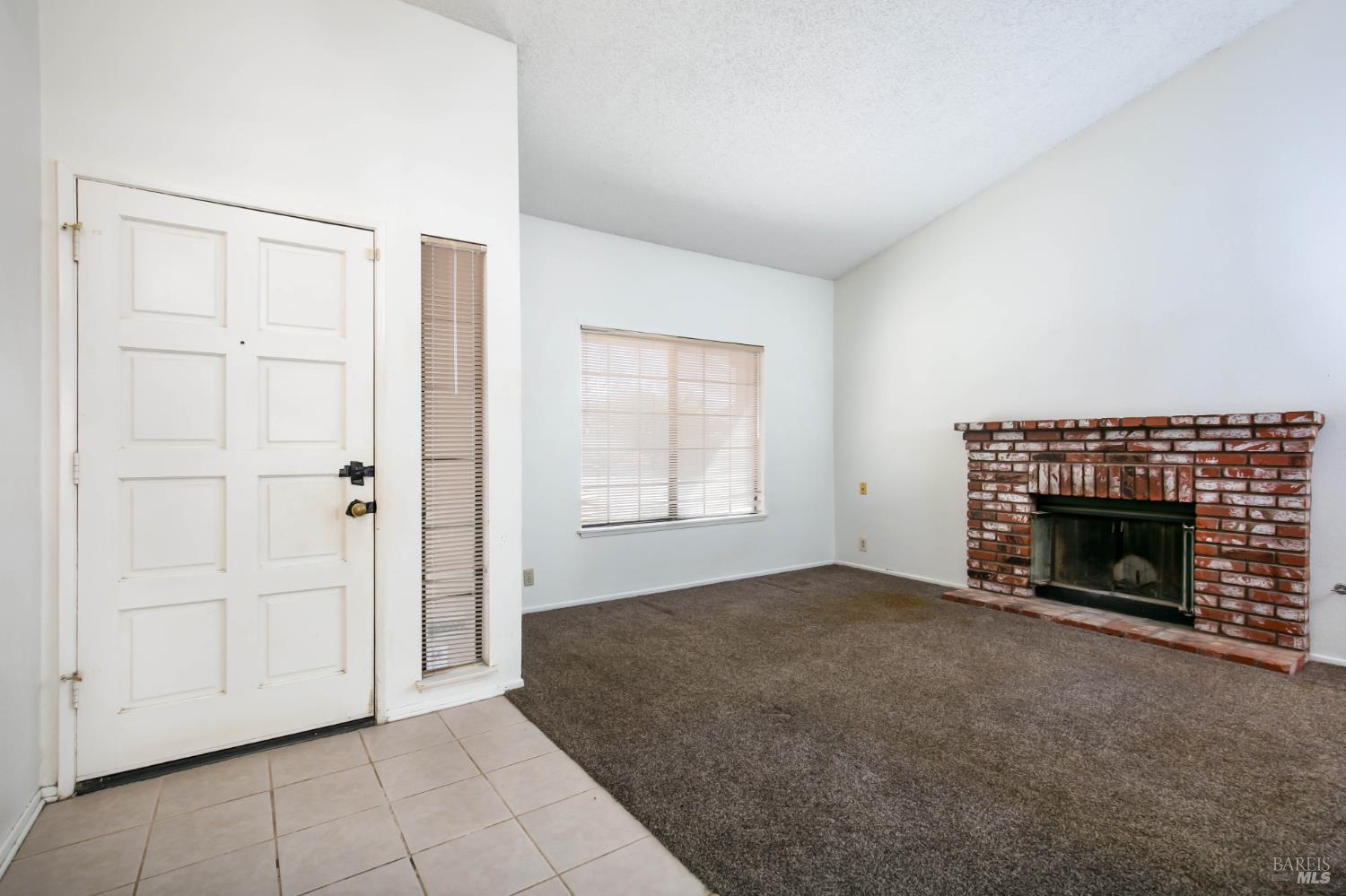 Detail Gallery Image 3 of 20 For 44609 Grove Ln, Lancaster,  CA 93534 - 3 Beds | 2 Baths