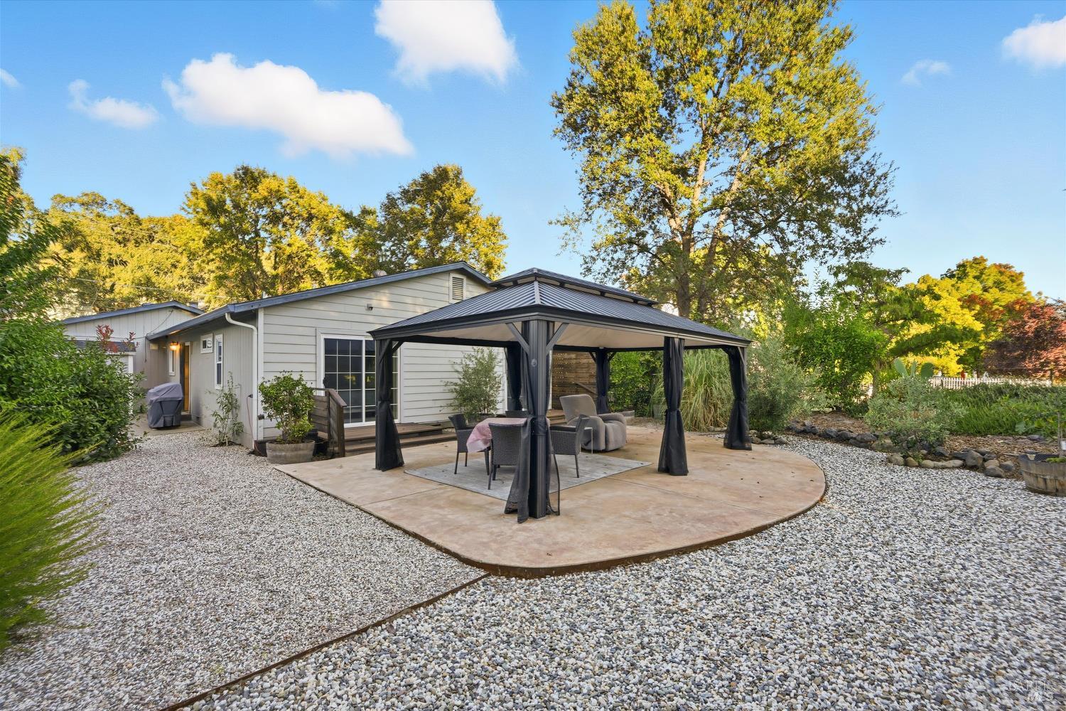 Detail Gallery Image 29 of 44 For 19453 Mountain Mdws, Hidden Valley Lake,  CA 95467 - 3 Beds | 2 Baths