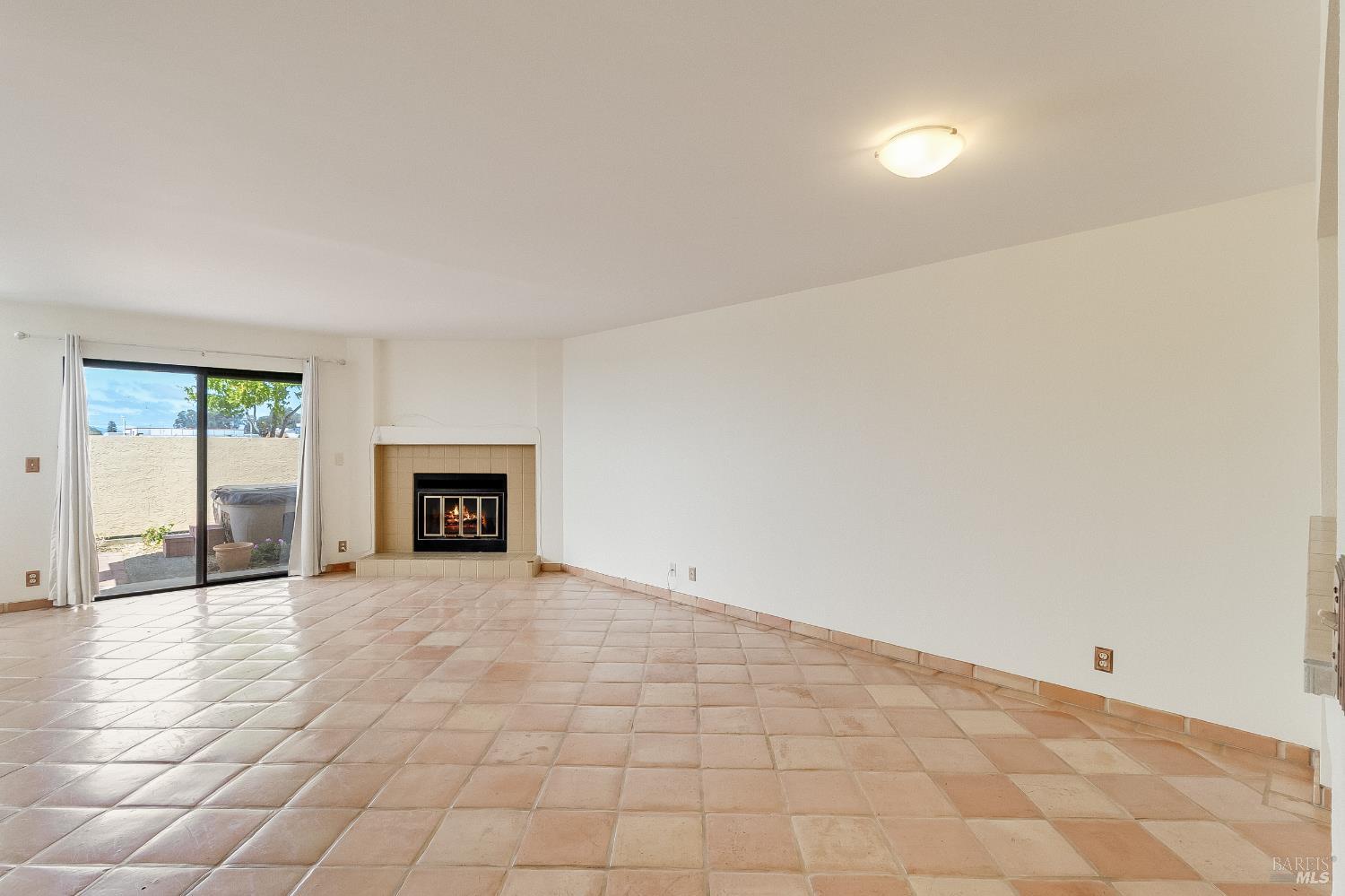 Detail Gallery Image 8 of 56 For 171 Nantucket Ln, Vallejo,  CA 94590 - 1 Beds | 1 Baths